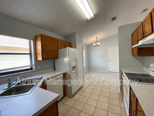 Building Photo - 277 Lakebreeze Cir