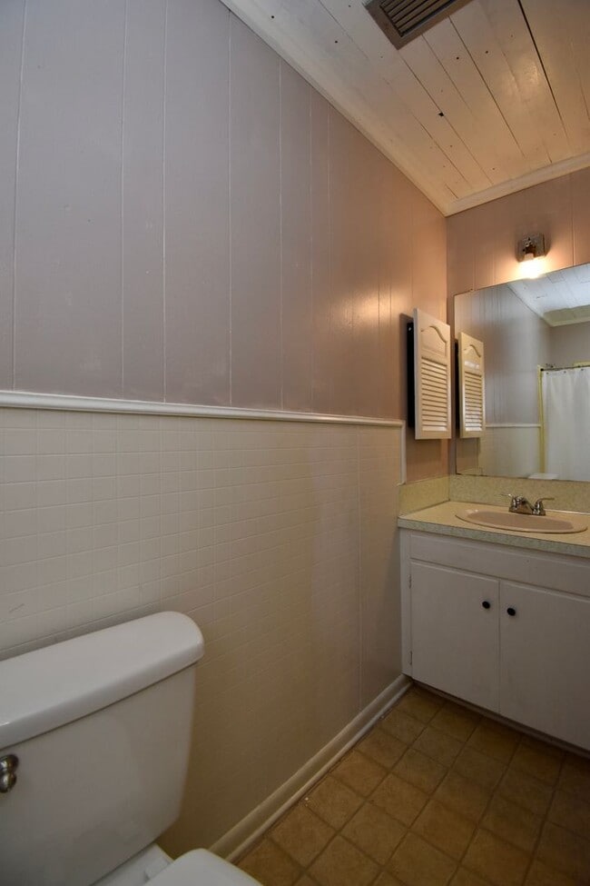 Building Photo - 3 Bed 2 Bath Home on Tech Drive