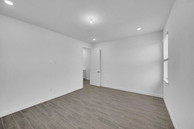 Building Photo - 3550 Angler Dr