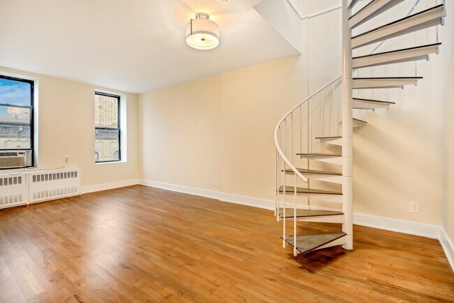 Building Photo - 226 E 25th St