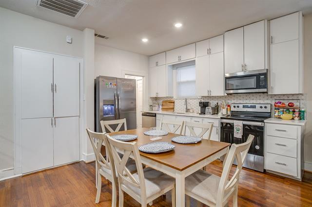 Building Photo - 3103 Odessa Ave