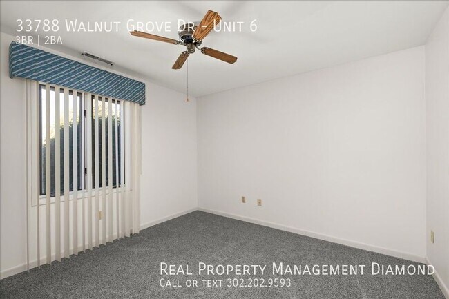 Building Photo - 33788 Walnut Grove Dr