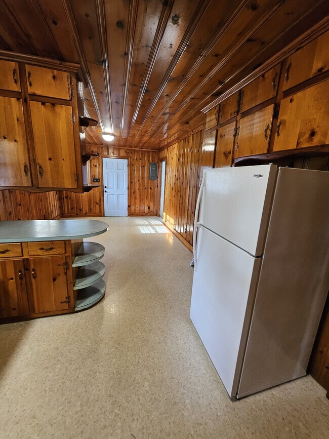 Building Photo - 207 Hooks Ave