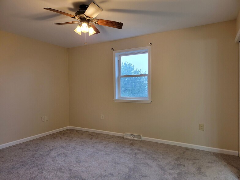 Building Photo - 336 Cardinal Ln