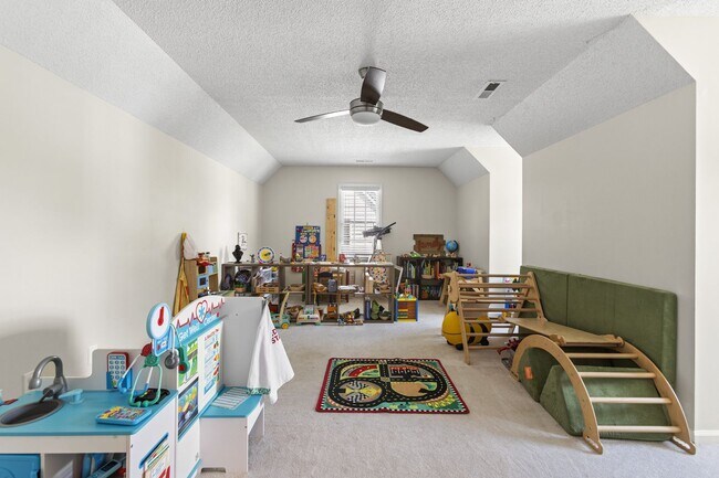 Building Photo - Inviting Jacksonville Home Near Shopping, Dining & Everyday Conveniences