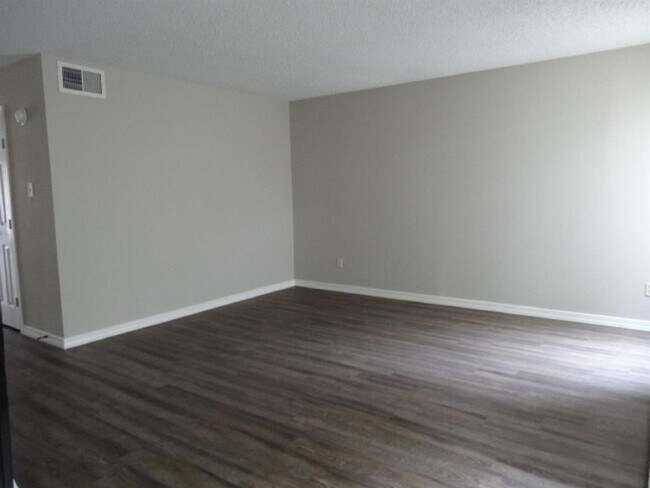 Building Photo - 15521 Weldon Dr