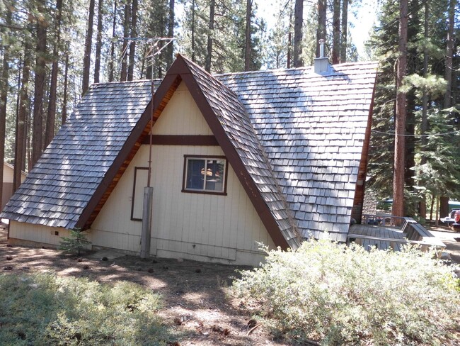 Building Photo - Nice house in South Lake Tahoe available now!