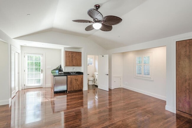 Building Photo - 719 W Poplar Ave