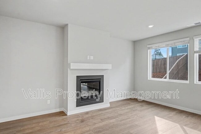 Building Photo - 2618 Mount St Helens Ave SE