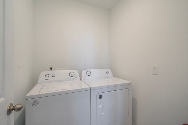 Building Photo - 3181 Viceroy Ct