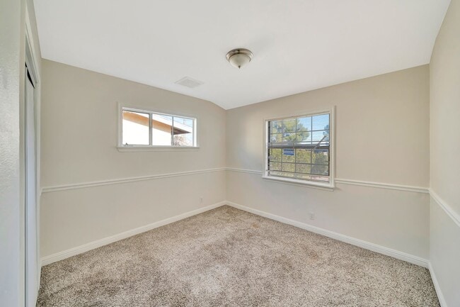 Building Photo - Stylish 4-Bed Mid-Century Home