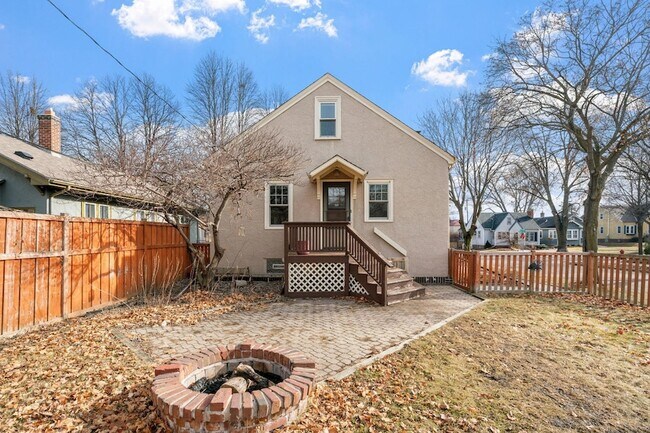 Building Photo - 2300 NE McKinley St