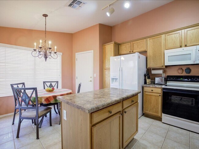 Building Photo - 3 Bedroom 2 Bathroom