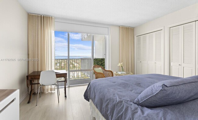 Building Photo - 881 Ocean Dr