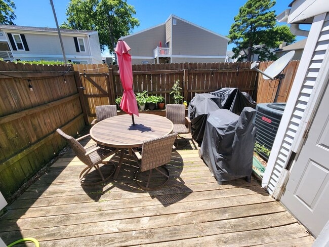 Building Photo - Charming 3 bed 2 and a half bath near VB O...