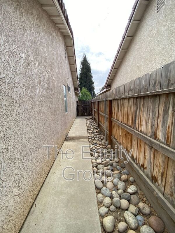 Building Photo - 4300 E Feemster Ave