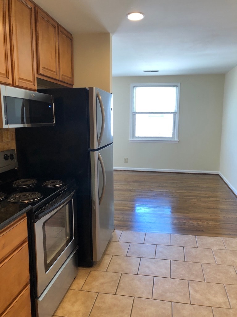 Building Photo - 3416 Dakota Ave