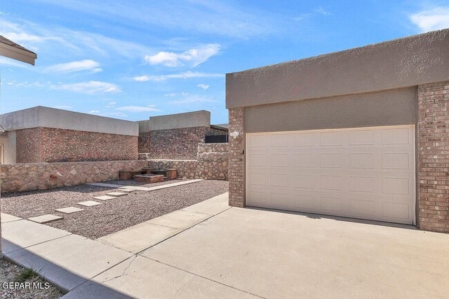 Building Photo - 14349 Tobe Davis Dr