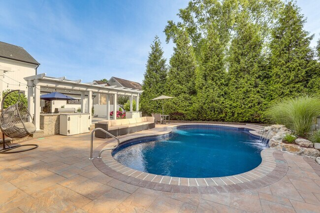 Building Photo - 31 Diane Dr