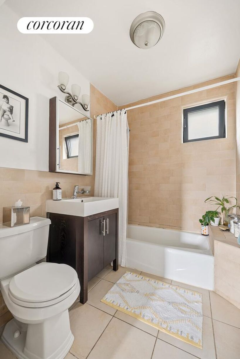 Building Photo - 138 Seeley St