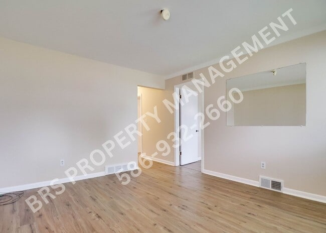 Building Photo - 3 BD 1 Bath in Hazel Park