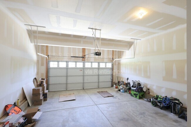 Building Photo - 14106 Shallow Creek Ln