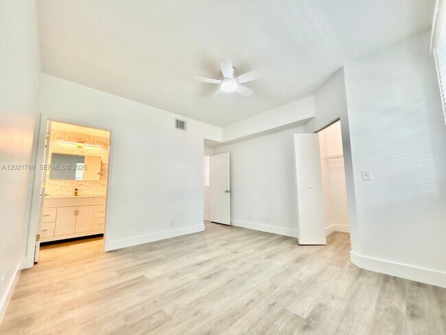 Building Photo - 1498 Barcelona Way