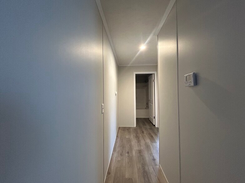 Building Photo - 11424 Oakgrove Dr