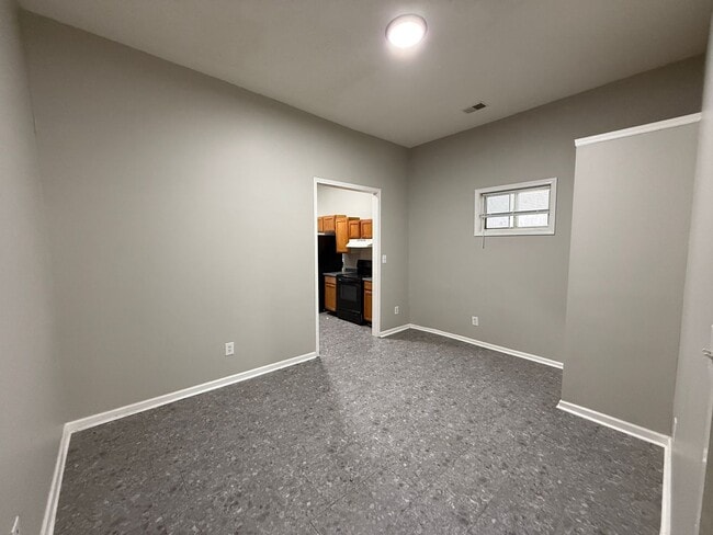 Building Photo - 3-BED 1-BATH SINGLE FAMILY HOME