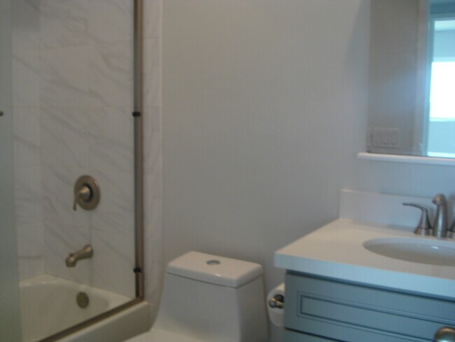 Building Photo - OCEAN VIEW 2 BDRM 2 BA CONDO FOR LEASE