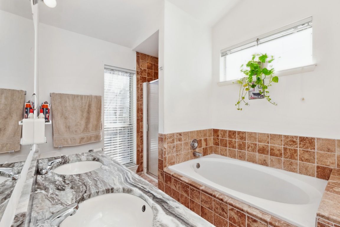 Building Photo - 8308 Southern Oaks Ct