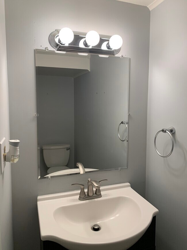 Building Photo - 231 Canal Park Dr