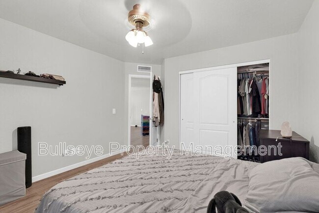 Building Photo - 809 S Lagoon Dr