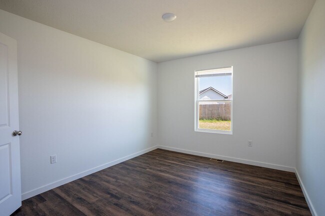 Building Photo - Brand new 4 bedroom home - Bolivar, MO