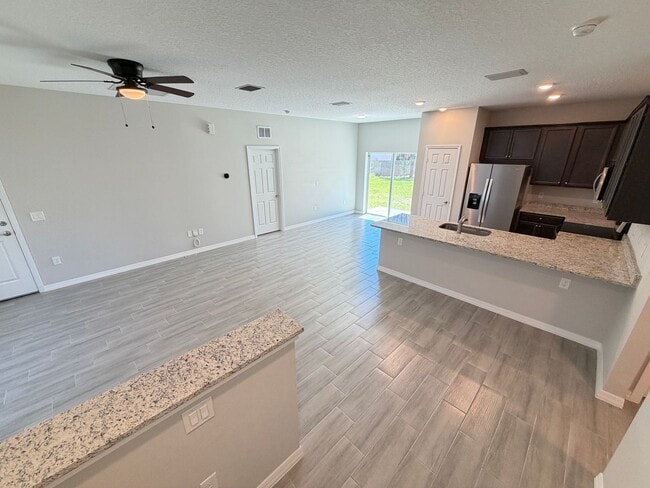 Building Photo - Beautiful 3 Bedroom, 2 Bathroom Home in Palm Bay!!