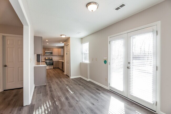 Building Photo - 2341 Castlecomer Dr