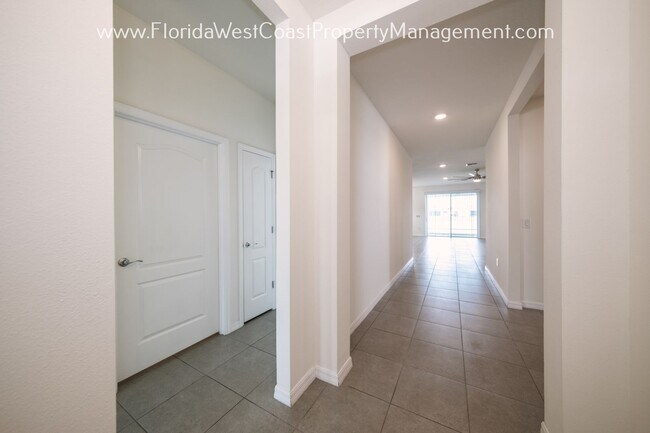 Building Photo - PET FRIENDLY LAKEWOOD RANCH 4 BED/2 BATH H...