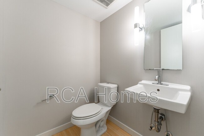 Building Photo - 2013 Bellefontaine St