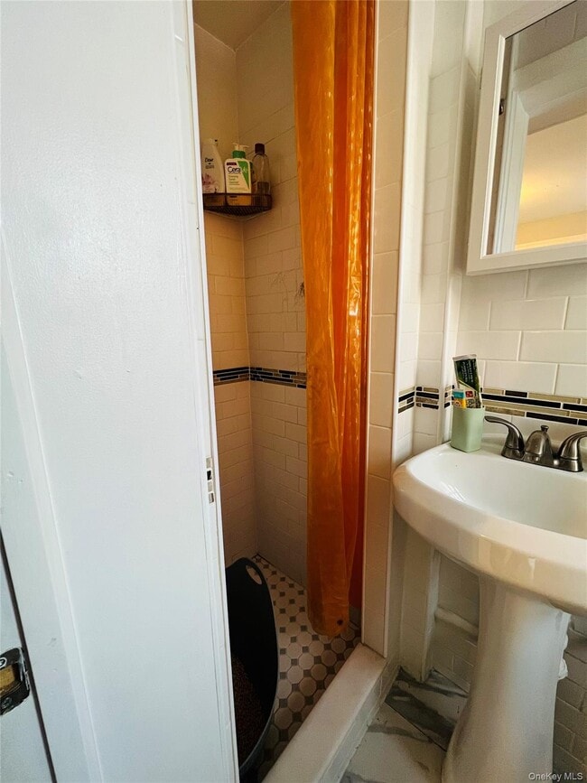 Building Photo - 21-13-21-25 25th Rd