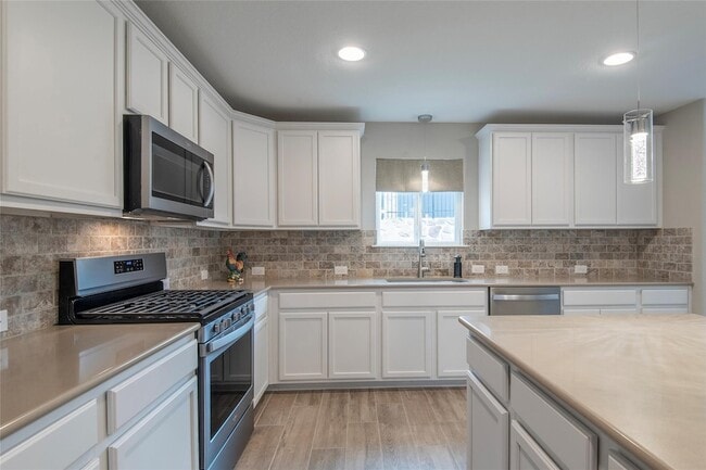 Building Photo - 7633 Rampart Dr