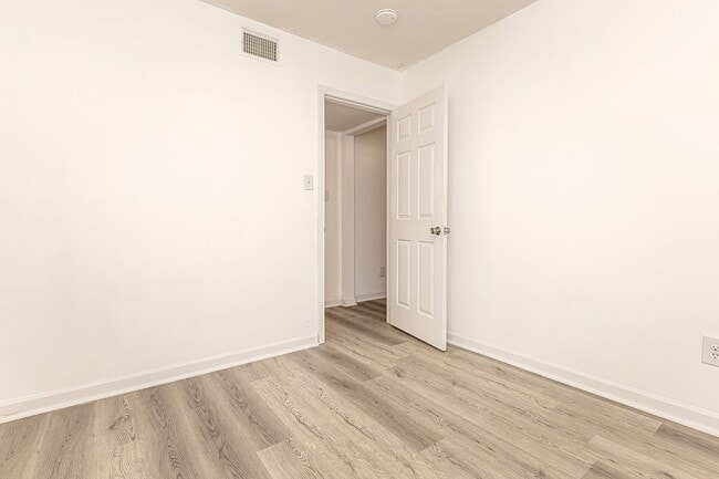 Building Photo - 4703 Bronfair Ave