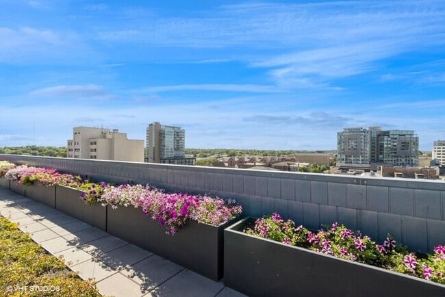 Building Photo - $1,350 | 1 Bedroom, 1 Bathroom Furnished A...