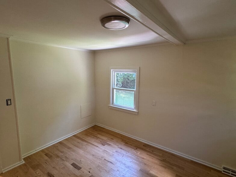 Back bedroom - 105 Red Mill Rd