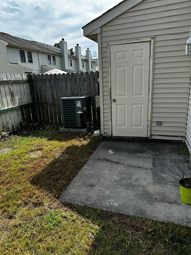 Building Photo - Cozy townhome in Grafton section of York C...