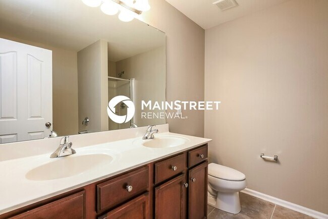 Building Photo - 4 Bedroom Pet-Friendly Home in Greensboro, NC with Main Street Renewal