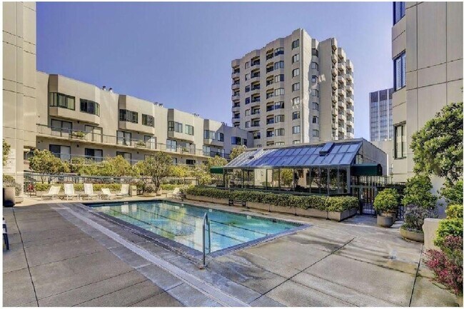 Building Photo - Opera Plaza view 2 bedroom 2 bath upper townhouse