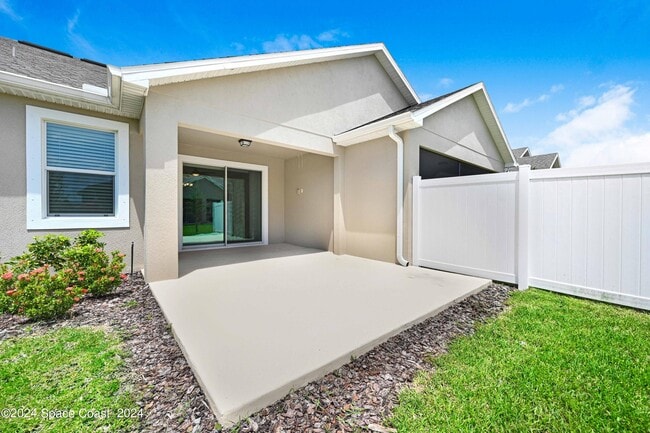 Building Photo - 8483 Loren Cove Dr