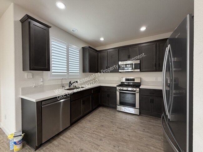 Building Photo - 327 Las Flores Dr