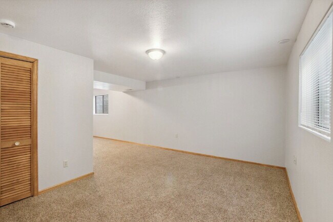 Building Photo - 8455 Ilex Dr