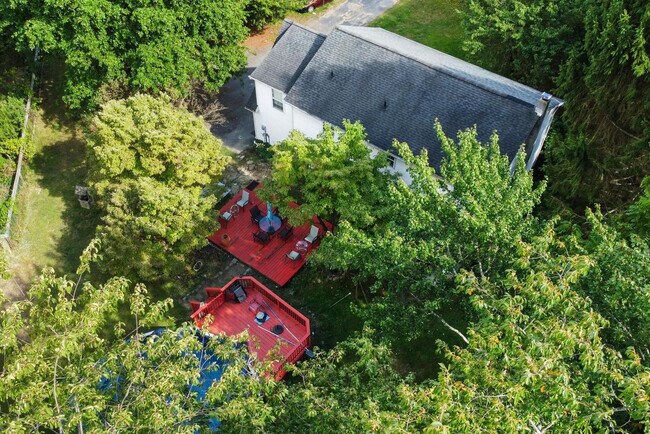 Building Photo - 247 Strawridge Rd